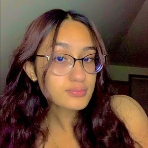 Meet your Posher, Rhiana